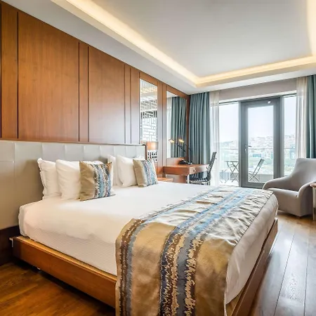 Clarion Golden Horn