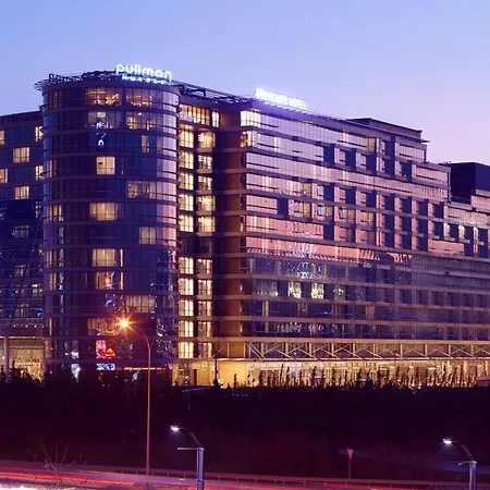 Mercure West & Convention Center 5*