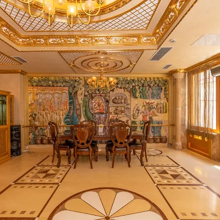 Wyndham Old Hotel 5*