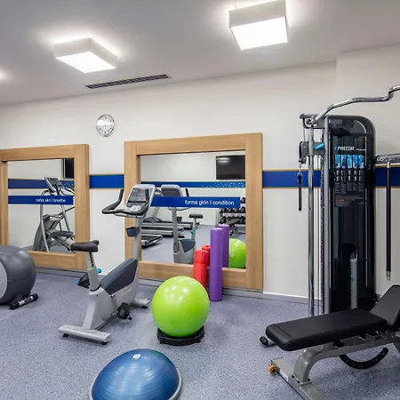 Отель Hampton By Hilton Zeytinburnu
