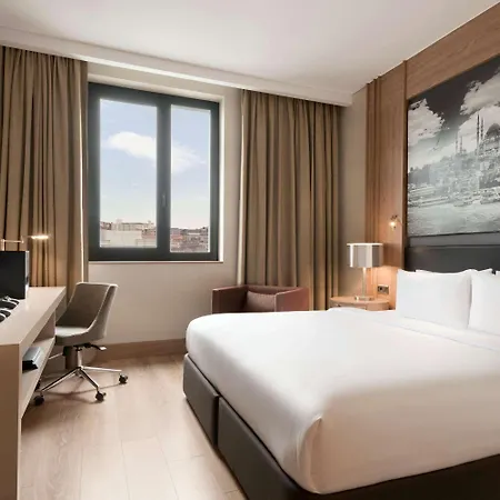 Tryp By Wyndham Basin Ekspres 5*
