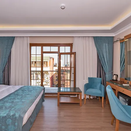 Magnaura House Hotel 3*
