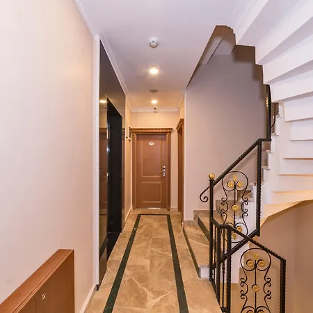 Magnaura House 3*