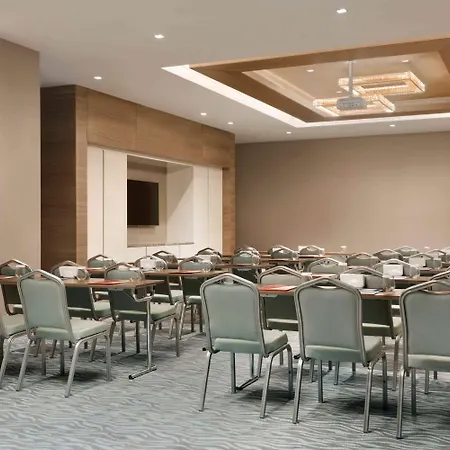 Tryp By Wyndham Basin Ekspres Отель 5*