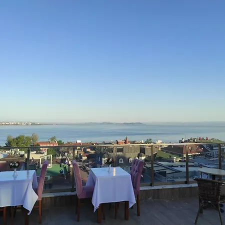 Magnaura House Hotel