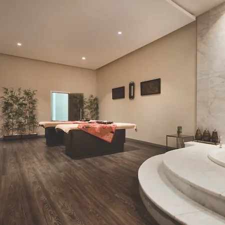 Tryp By Wyndham Basin Ekspres Отель 5*