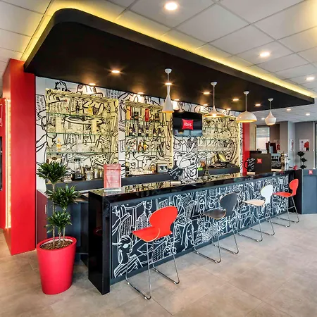 Hotel Ibis West 3*