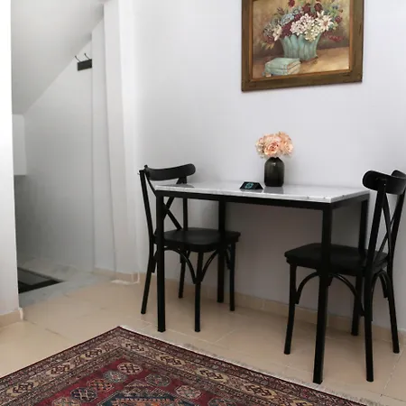 Apartment Ditto Flats *