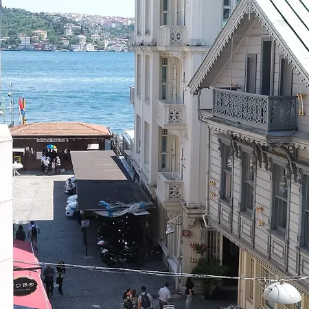 Ortakoey Hotel 2*