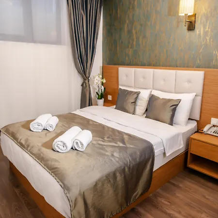 The Camelot Hotel 2*