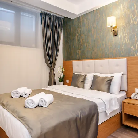 The Camelot Hotel 2*