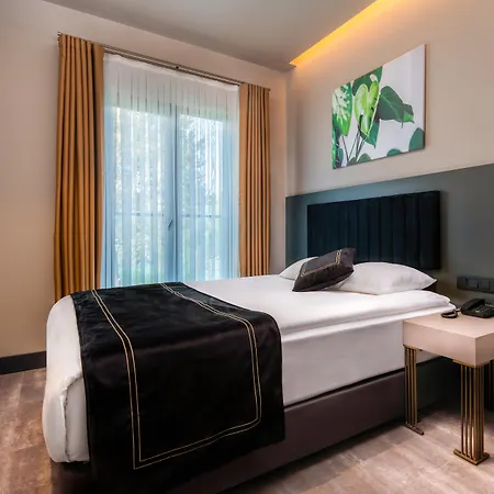 Menalo Premium Airport Hotell 5*