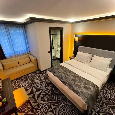 فندق Weingart 4*