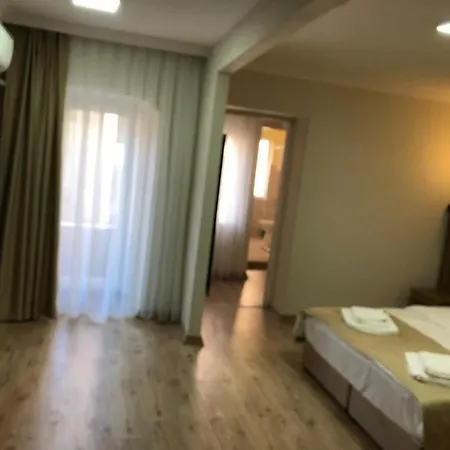La Pera 3*