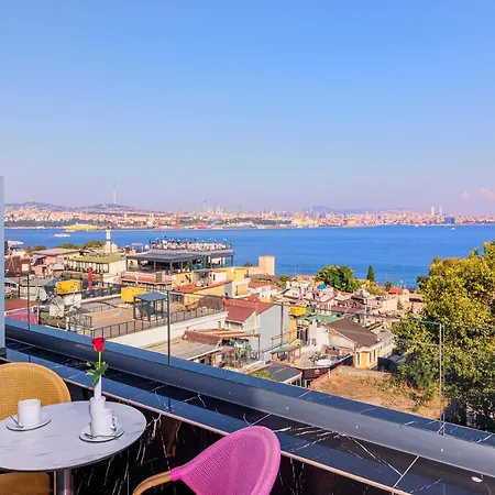 The Magnaura Palace Hotel