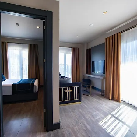 Hotel Menalo Premium Airport 5*