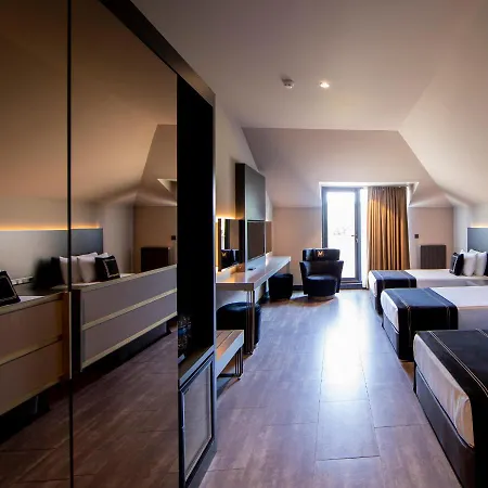Menalo Premium Airport Hotell 5*