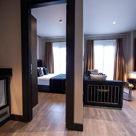 Menalo Premium Airport Hotell 5*