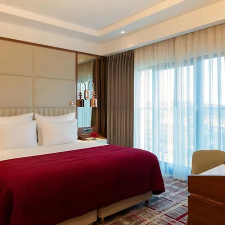 Moevenpick Airport 5*