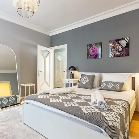 Spacious On Bagdat Street Kadikoy Apartment *