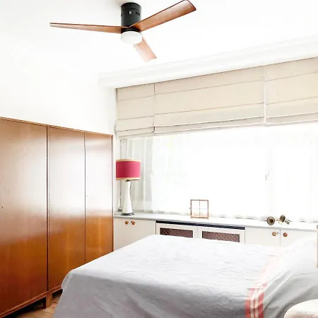 Artists Designed In The Centre Of Apartment