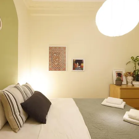 Apartamento And *