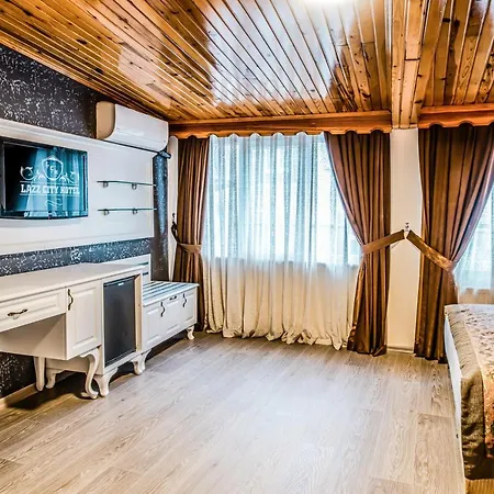 Hotel Lazz 3*
