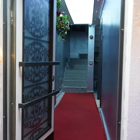 Middle Village Апарт-отель Стамбул