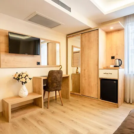 Emin Palace 3*