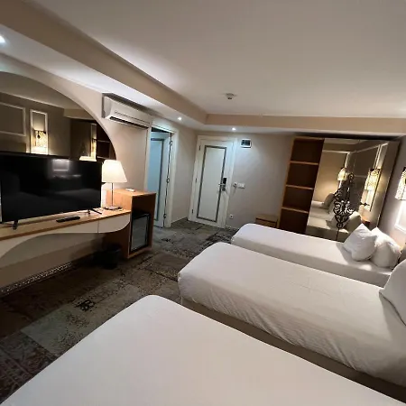 Seasons Hotel