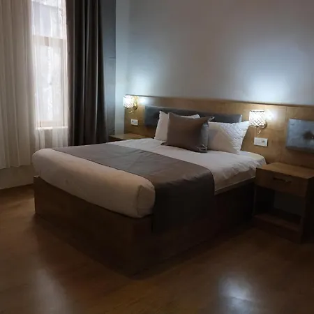 Hotel Adamantides *