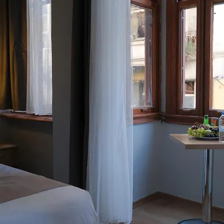 Adamantides Hotel *