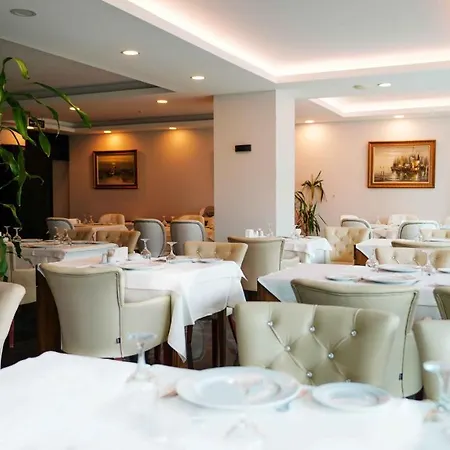 Aura Marina Hotel *