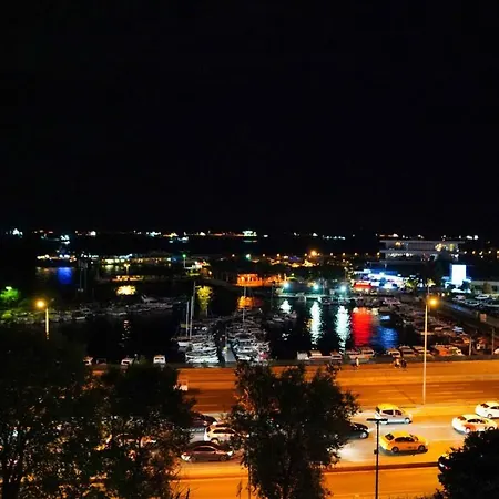 Aura Marina Hotel *