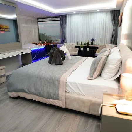 Aura Marina Hotel *