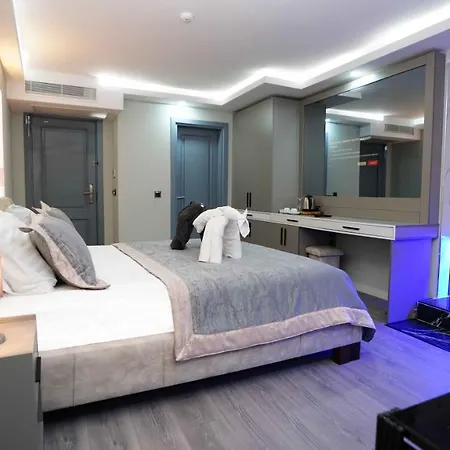 Aura Marina Hotel *