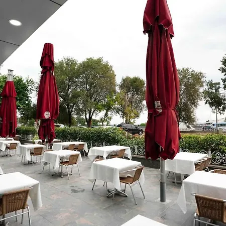 Hotel Aura Marina *