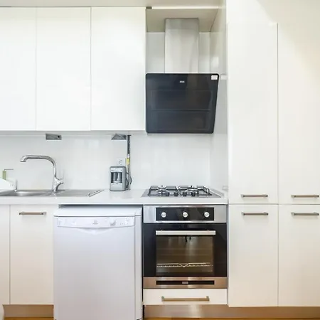 Chic Flat Near Public Transportation In Goztepe