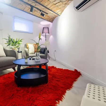 Vibrant Flat 5 Minutes Walk To Istiklal In Beyoglu *