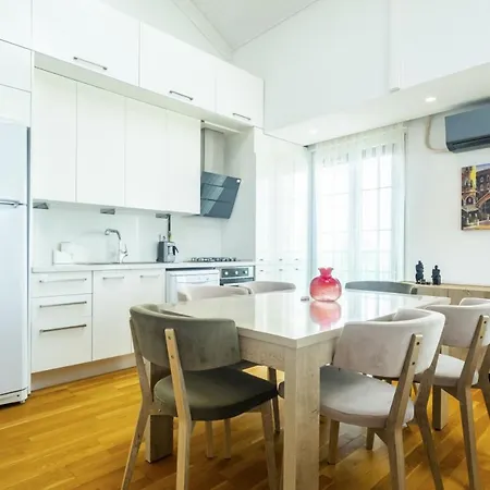 Chic Flat Near Public Transportation In Goztepe اسطنبول
