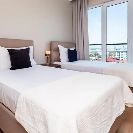 Superb Flat Close To Saw With Shared Pool In Tuzla *