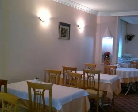 Yalta Hotel 3*