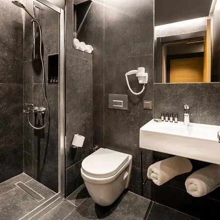 Marius Hotel *
