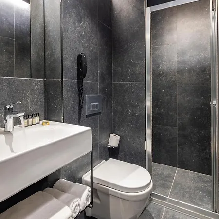 Marius Hotel *