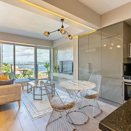 With Bosphorus View In Cihangir Apartment