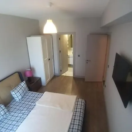 Distinctive Apartment *