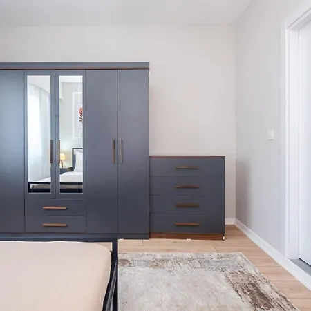 Amazing Flat Near Metro With Balcony In Pendik