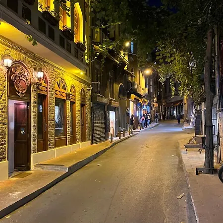 Apartment Centrally Located, 2+1 House In Taksim, Cihangir