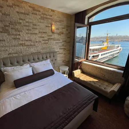 Weingart Port Seaside Hotel *