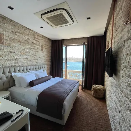 Weingart Port Seaside Hotel